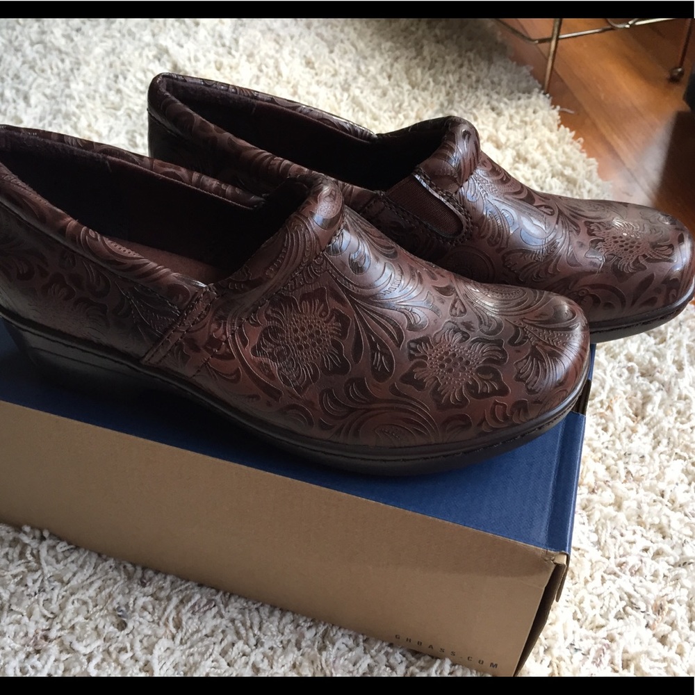 Bass Sheena Brown Leather Clogs Paisley Print